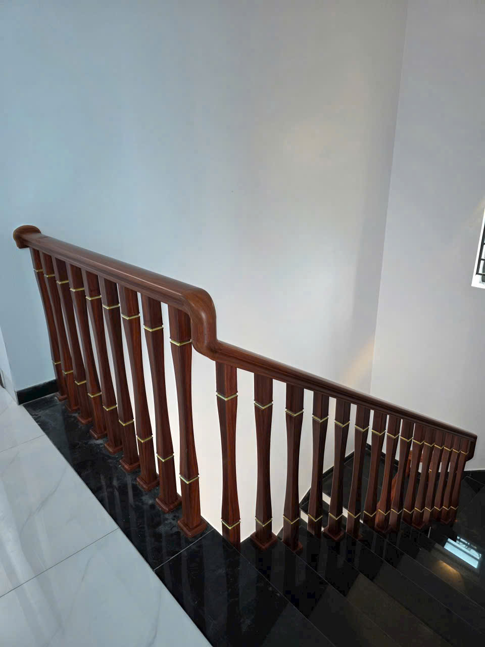 báo giá Cầu thang nhập khẩu